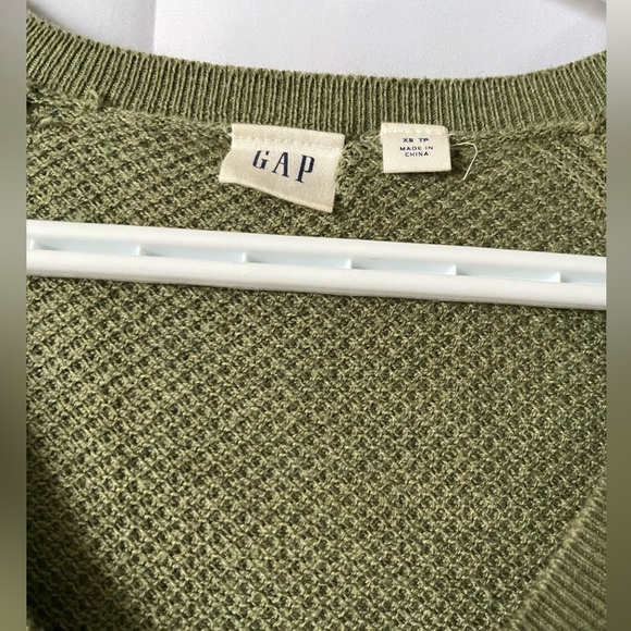Gap Sweater Women’s XS Olive Green V-Neck Pullover - Picture 2 of 4